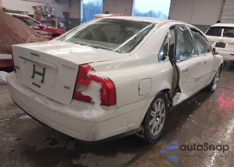2004 Volvo S80 2.5T z USA, uszkodzony, nr VIN YV1TH59H341366251